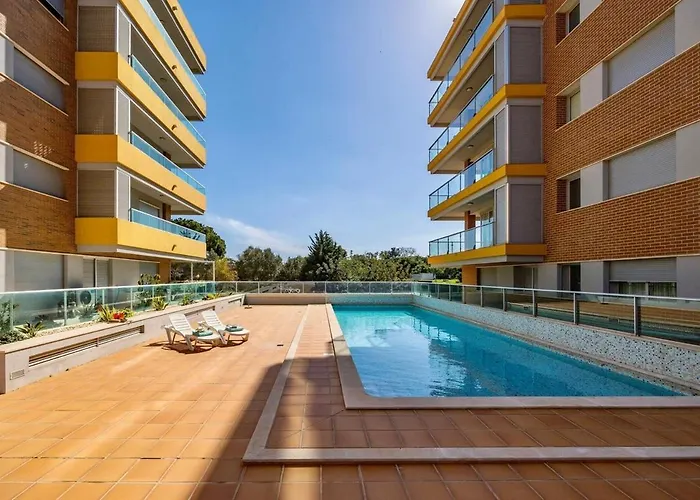 Apartment Pool With 10' Away - Comfort And Tranquility *